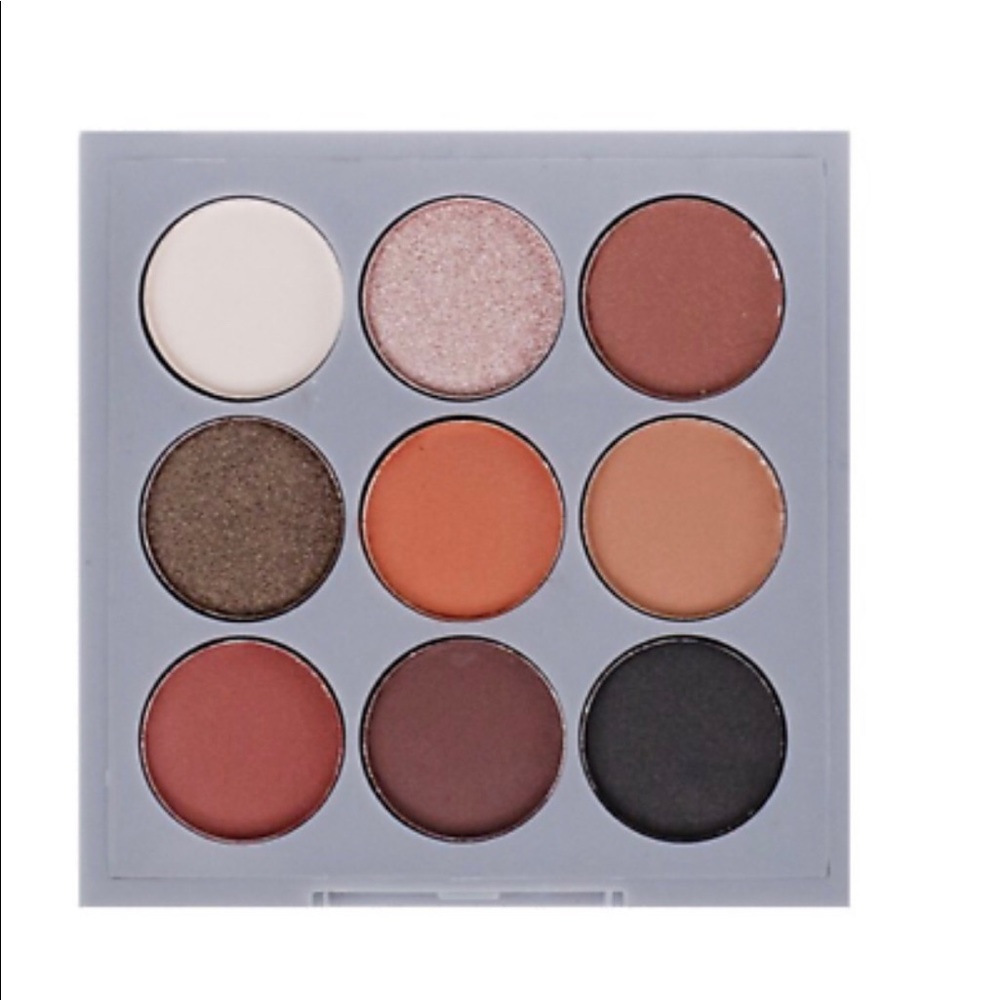 Warm neutral eyeshadow palette
